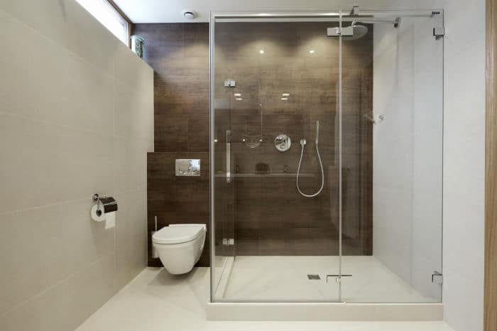 salle de bain bois et marbre